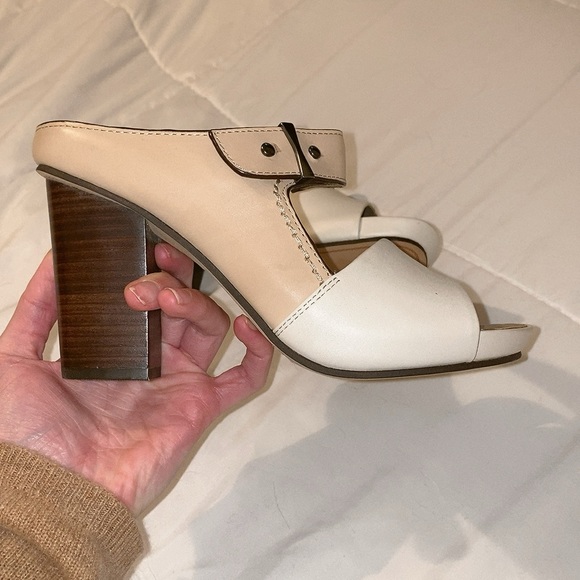 NakedFeet Sz. 7.5 Beige Brown Tan Block Heel Sandals - Picture 2 of 9